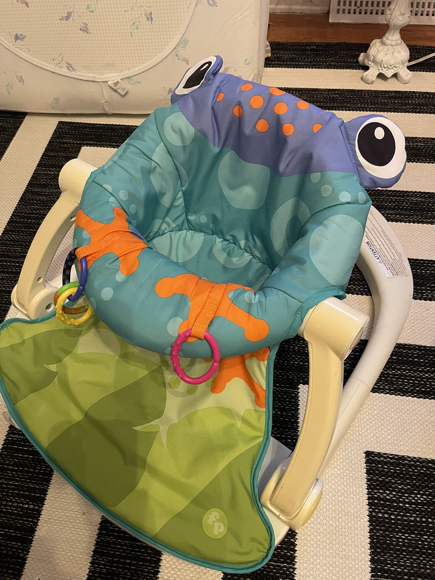 Baby Seat Sit-Me-up Floor Seat Portable Infant Chair, Citrus Frog . Porch pickup up only 15642 Hahntown area