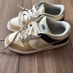 NIKE GRADE SCHOOL DUNK LOW Boys – Coconut Milk/Soft Yellow-sail-seafoam Size 4Y