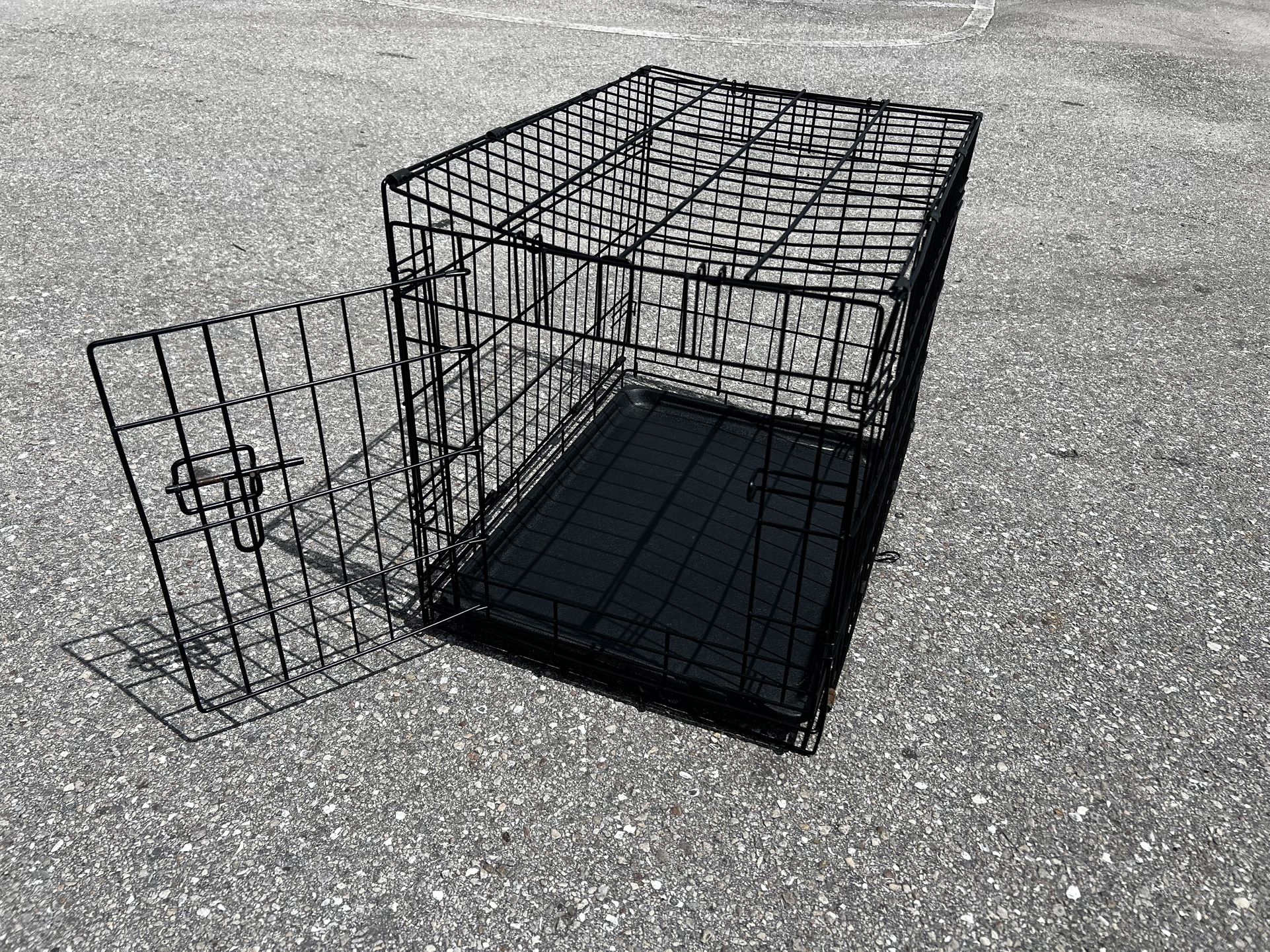24x18x19in Black Metal Single Door Dog Pet Animal Cage Containment Crate! Great for dogs 30lbs and under.