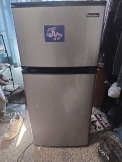 Magic Chef mini fridge + freezer