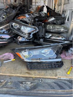 Toyota CRV RIGHT USED OEM Headlight (2017-2022)