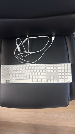 Apple Wired USB Keyboard with Numeric Keypad