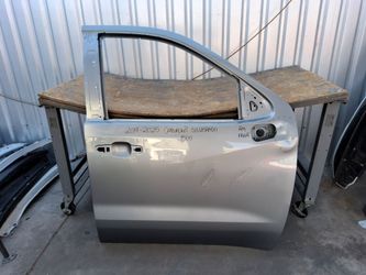 2019-2020-2021-2022-2023-2024-2025 CHEVROLET SILVERADO 1500 RIGHT SIDE FRONT DOOR OEM USED #12417