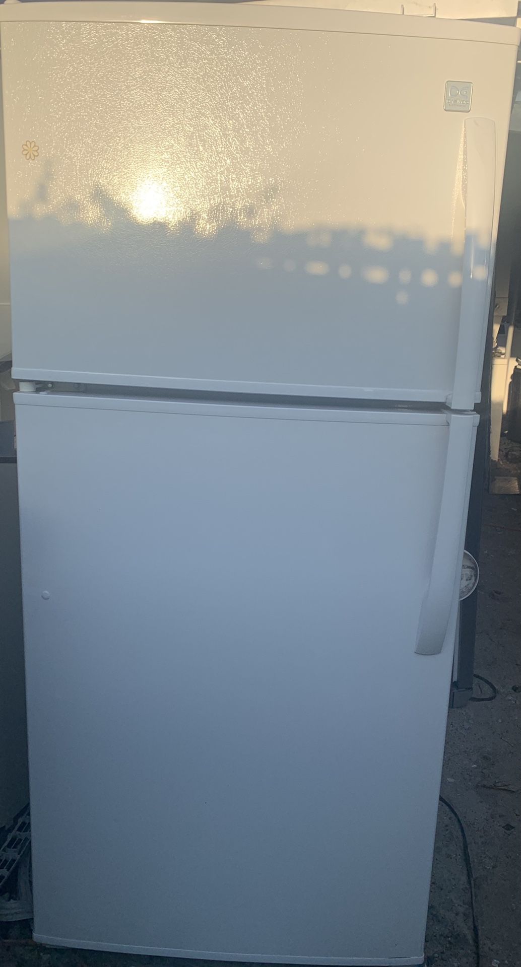 Daevoo top and bottom fridge and freezer