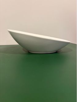Ceramic serving bowl