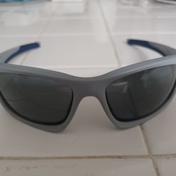 Oakley, Valve