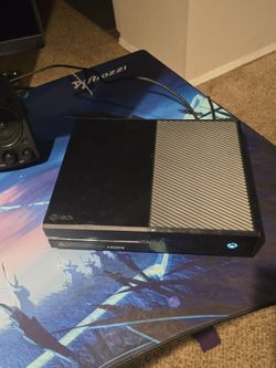 Xbox One 500GB Disc version (Console and Power Cables)