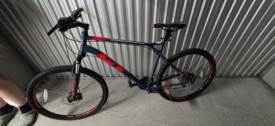 GT Agressor Pro Set with bike stand
