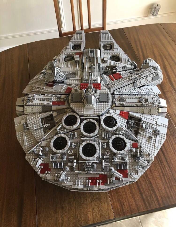 LEGO Star Wars 10179 UCS Millennium Falcon