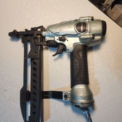 Hitachi N3804ab3 1/4" Narrow Crown Stapler, 18 Gauge, ½-inch to 1-1/2-Inch Staple Length