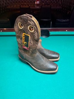 Ariat Cowboy Boots   Size 8.5