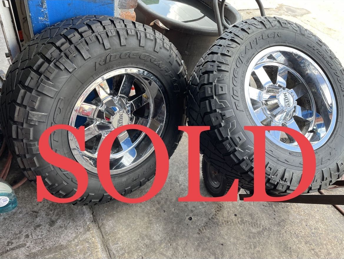 Moto Metal Chrome Wheels