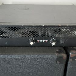  Crown XLS 402  Amplifier 