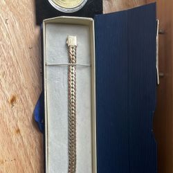 14 K Gold Cuban Link Braclet 
