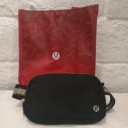 Lululemon Everywhere Belt Bag 1L Black/Gold Wordmark Waist Pack