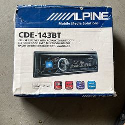 Alpine Bluetooth Radio CDE-143BT