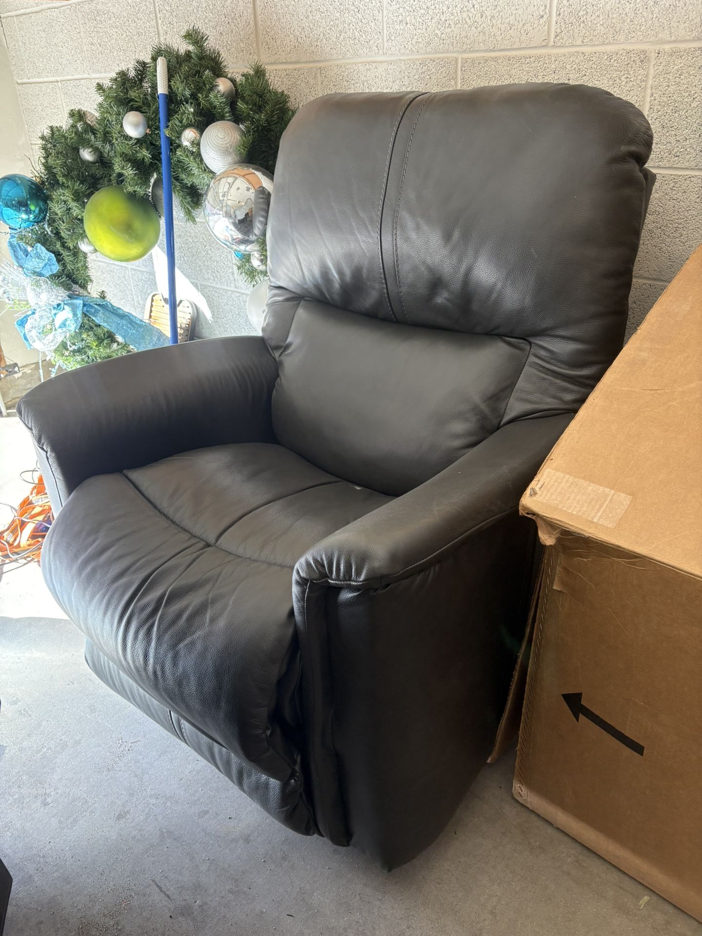 Brand New Lazy Boy Recliner With Lumbar And Headrest