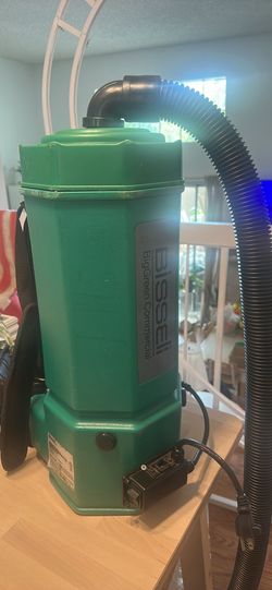 Backpack vacuum bissell