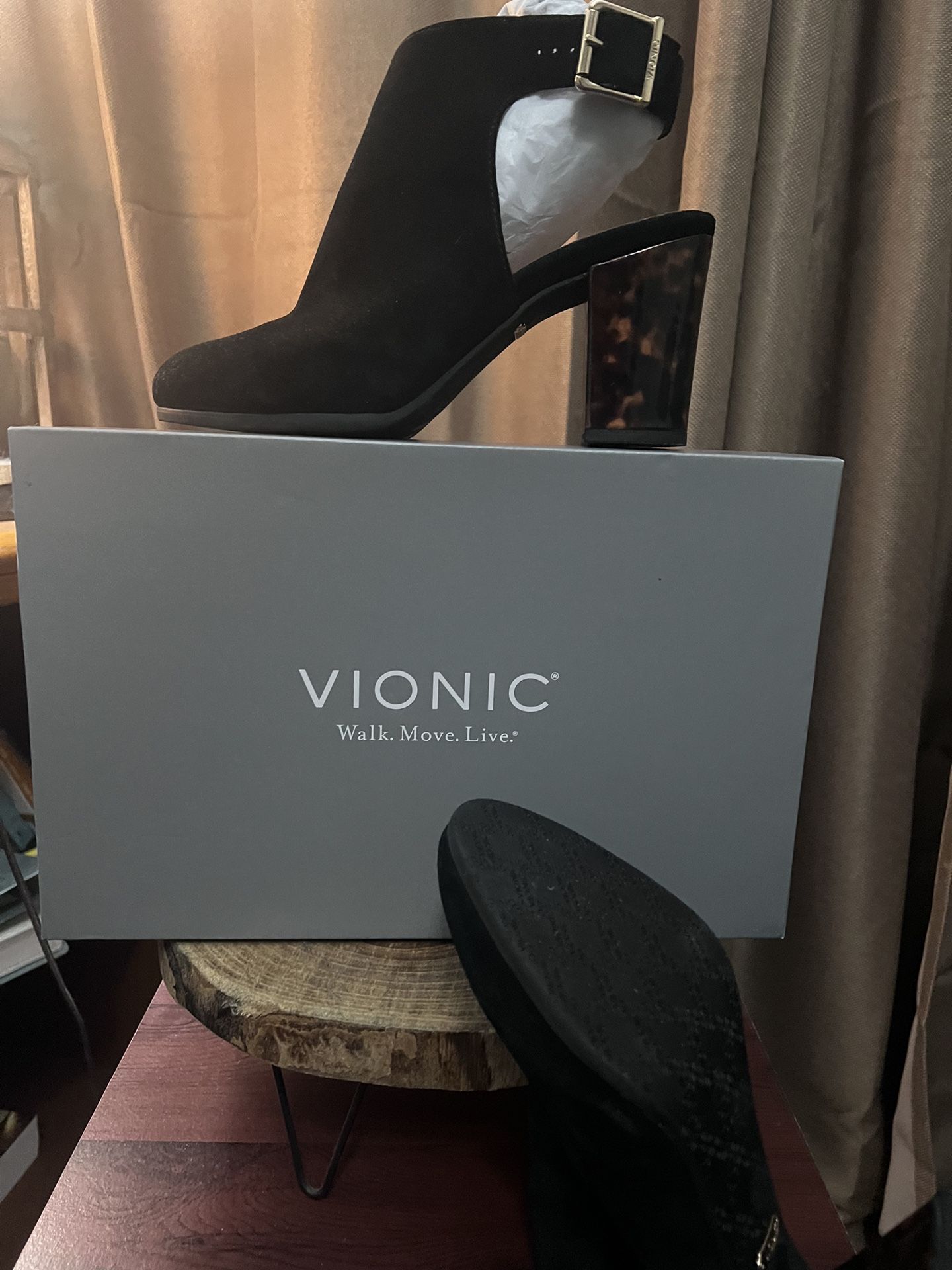 Vionic Lacey Heel