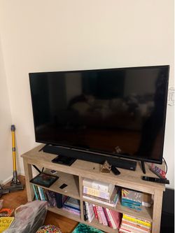 TV Vizio and stand
