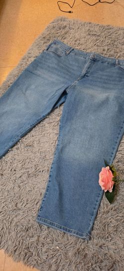Light Wash Cropped Denim Jeans