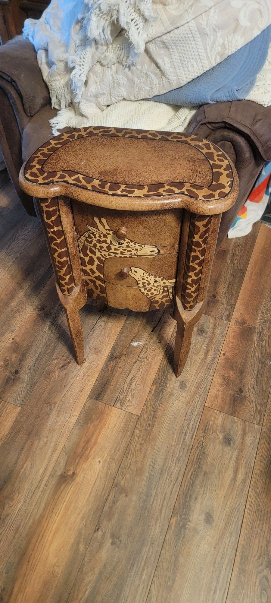 Giraffe Side Table