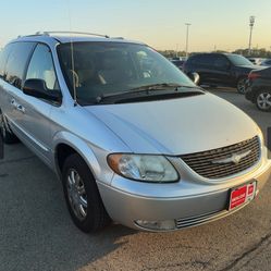2004 Town & Country Minivan