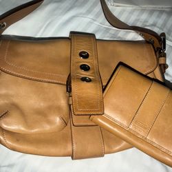 Authentic Coach Leather Shoulder Bag & Matching Wallet Set – Tan/Cognac