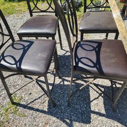Table with 4 chairs