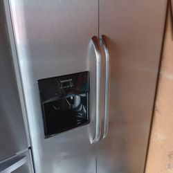 Frigidaire Side By Side Refrigerator We Could Deliver It Today 