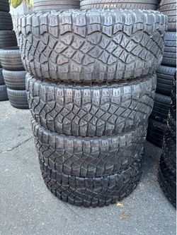 Tengo un set de llantas en muy buenas condiciones, marca GOOD YEAR WRANGLER LT 325/65R18 instaladas y balanceadas por el mismo precio $360