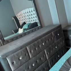 Queen Gray Upholstered Bedroom Set