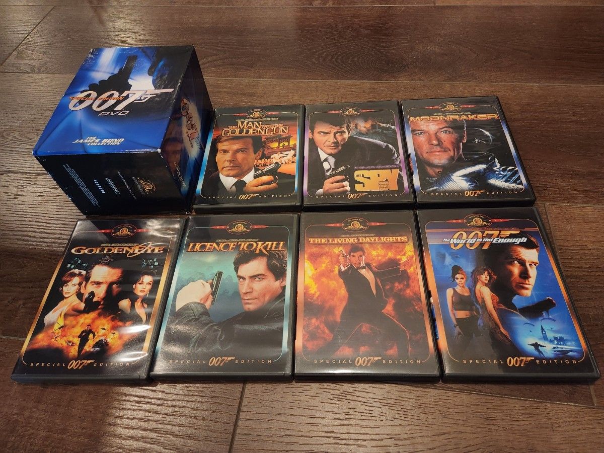 007 collection
James Bond etc.
hard paper cover