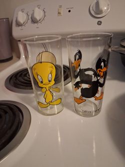 2 ice tea glasses Walt Disney characters