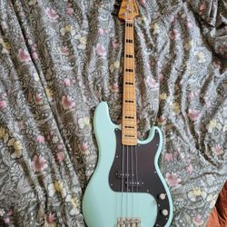 Squier Classic Vibe Precision Bass Surf Blue 