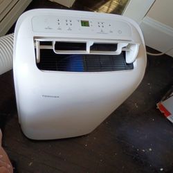 Aire Acondicionado Marca Toshiba A 150 Enfría Bien Solo Que Lo Estoy Vendiendo Por Motivo De Mudanza 