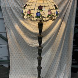 Beautiful vintage Tiffany style floor lamp with green marble and brass base 