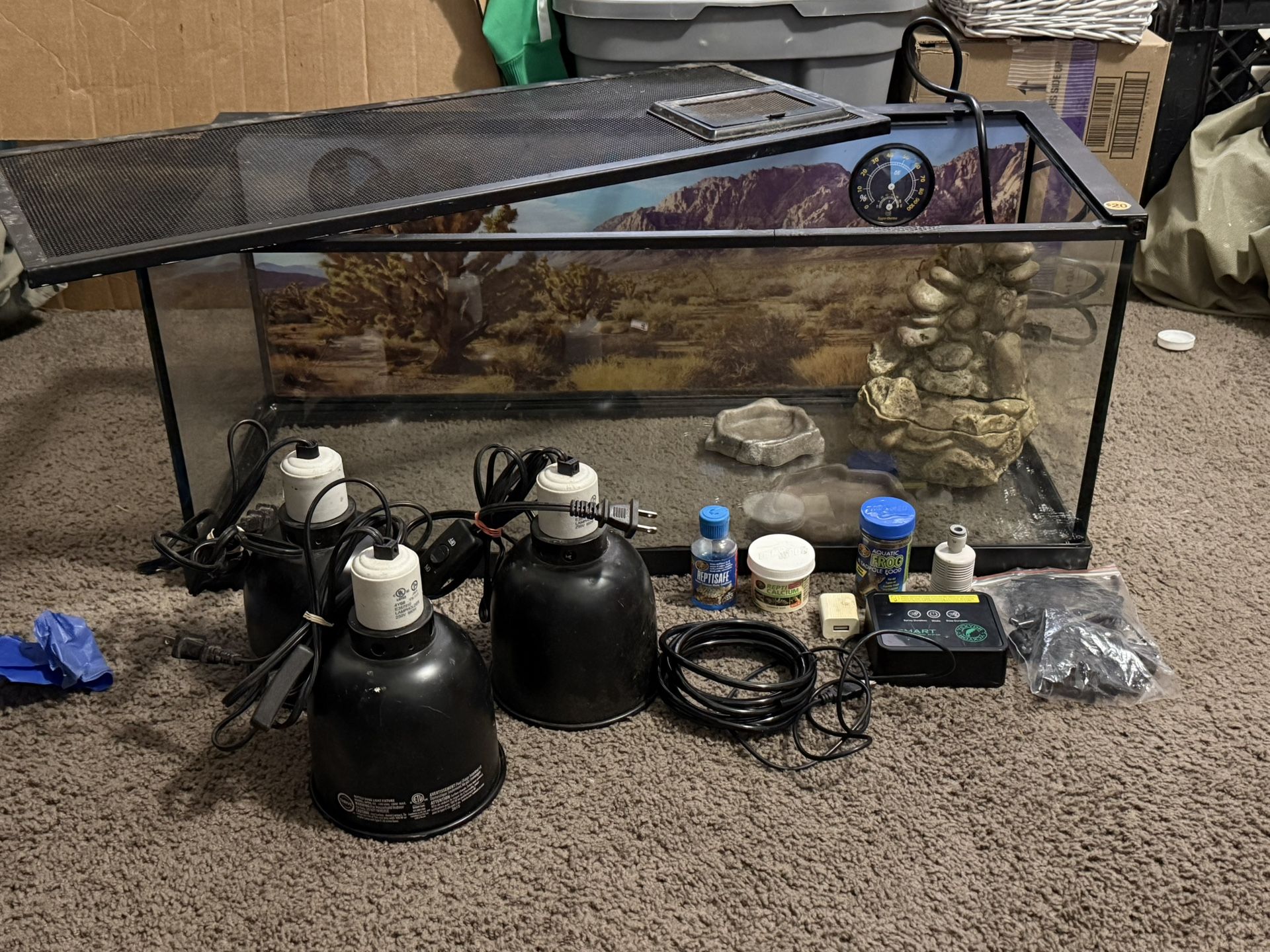 20 Gallon Tank With Waterfall Rock And A Couple Lights! 