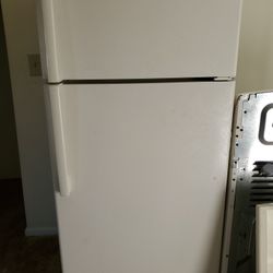 Ge Fridge 150 Dollars With Icemaker Works Great