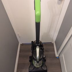 Eureka Airspeed Vacuum Very Lightweight Like New