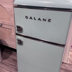 Galanz Retro Mini Fridge 