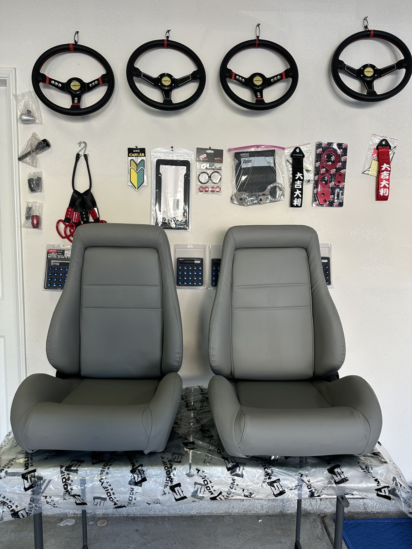 Universal Racing Seats