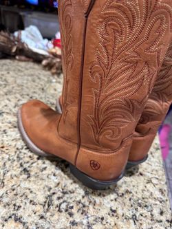 ARIAT BOOTS