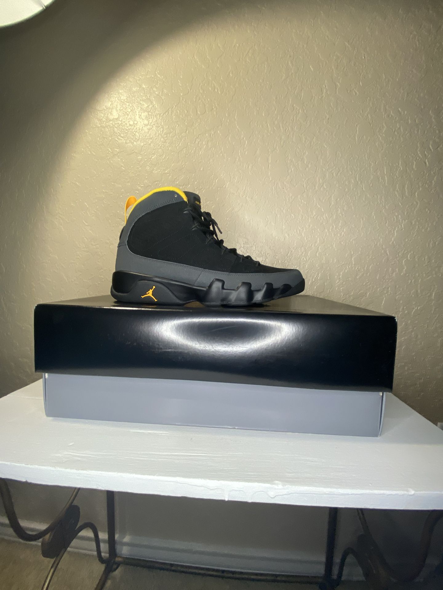 Jordan 9 Retro Dark Charcoal University Gold
