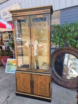 Drexel "Et Cetera" Collector's Display Cabinet (1981) – Original Chinoiserie Style