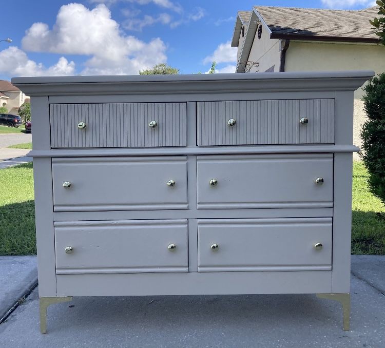 Wood  White Dresses With 6 Drawers For Sale 