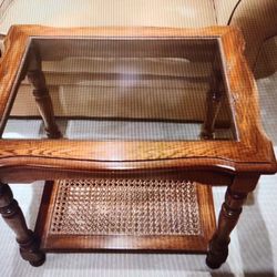 1983 Hammary Wood End Table With Cane Accent Bottom