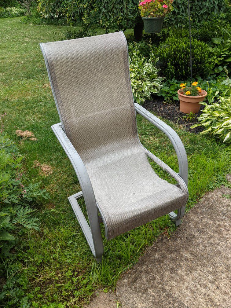 4  Metal Aluminum Chairs For Scrap Or Repair 