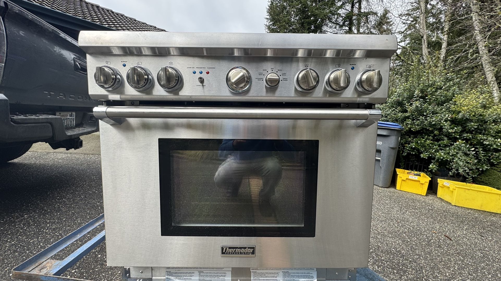 Thermador Dual Fuel Range - Model PRD366GHU /18