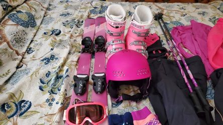Skiing Equipment ( Complete Set for 8 to 14 Years Old)